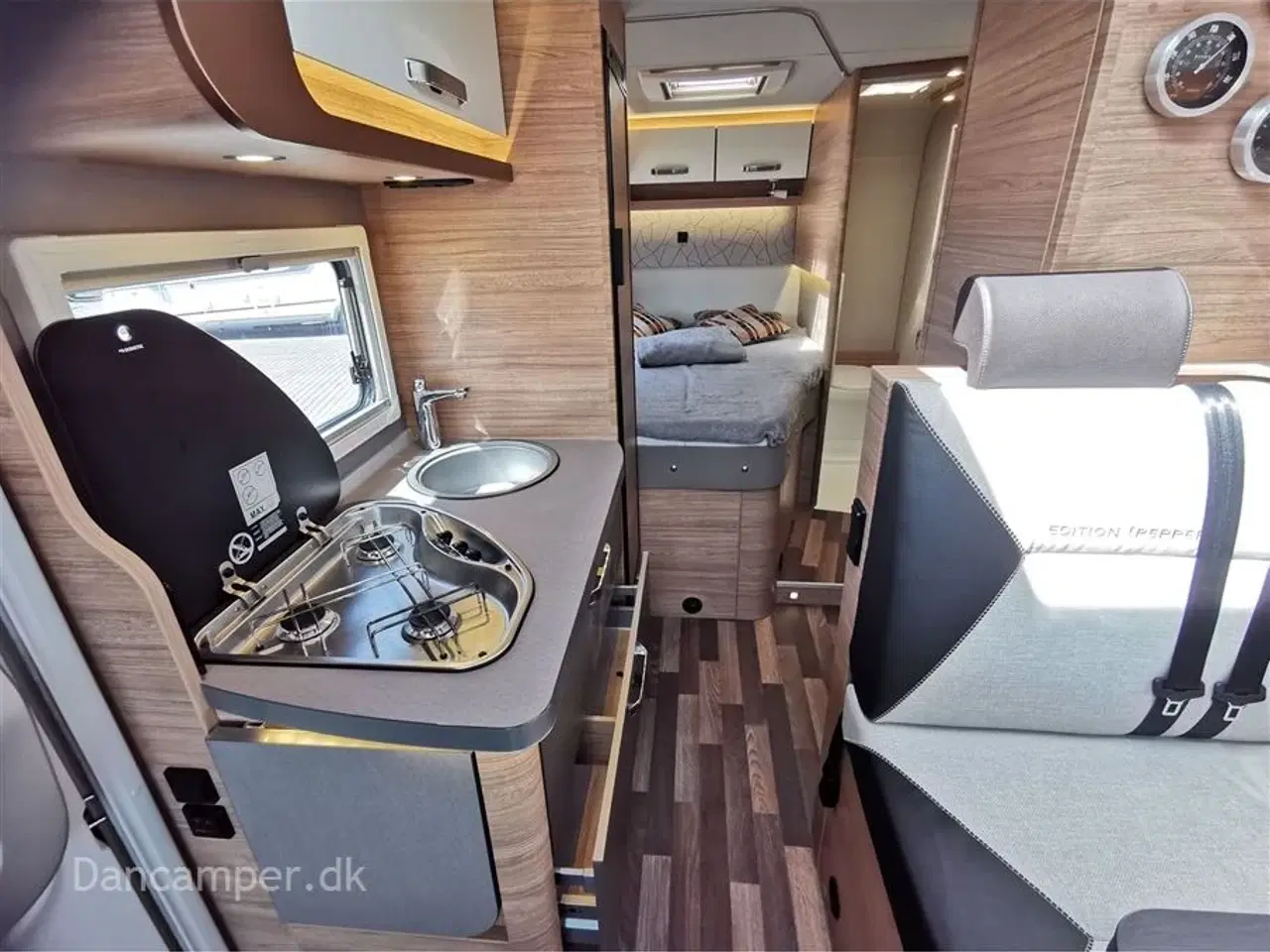 Billede 18 - 2022 - Weinsberg CaraCompact 600 MF "Pepper Edition"   Under klargøring! Flot Pepper Edition, 9-trin aut., Solcelle 180W, Lithiumbatteri 100Ah, El-trin, Navigation, Head-up display