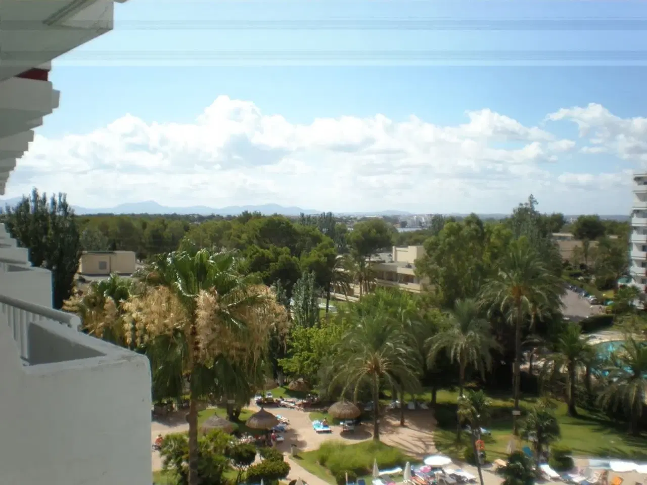 Billede 5 - Total renoveret byens bedste beliggenhed i ALCUDIA p� MALLORCA
ligger ud til Dollar Street som er �genavnet p� Avenida Pedro Mas i Reus, en gade der l�ber vinkelret p� havnen i Alc�dia.