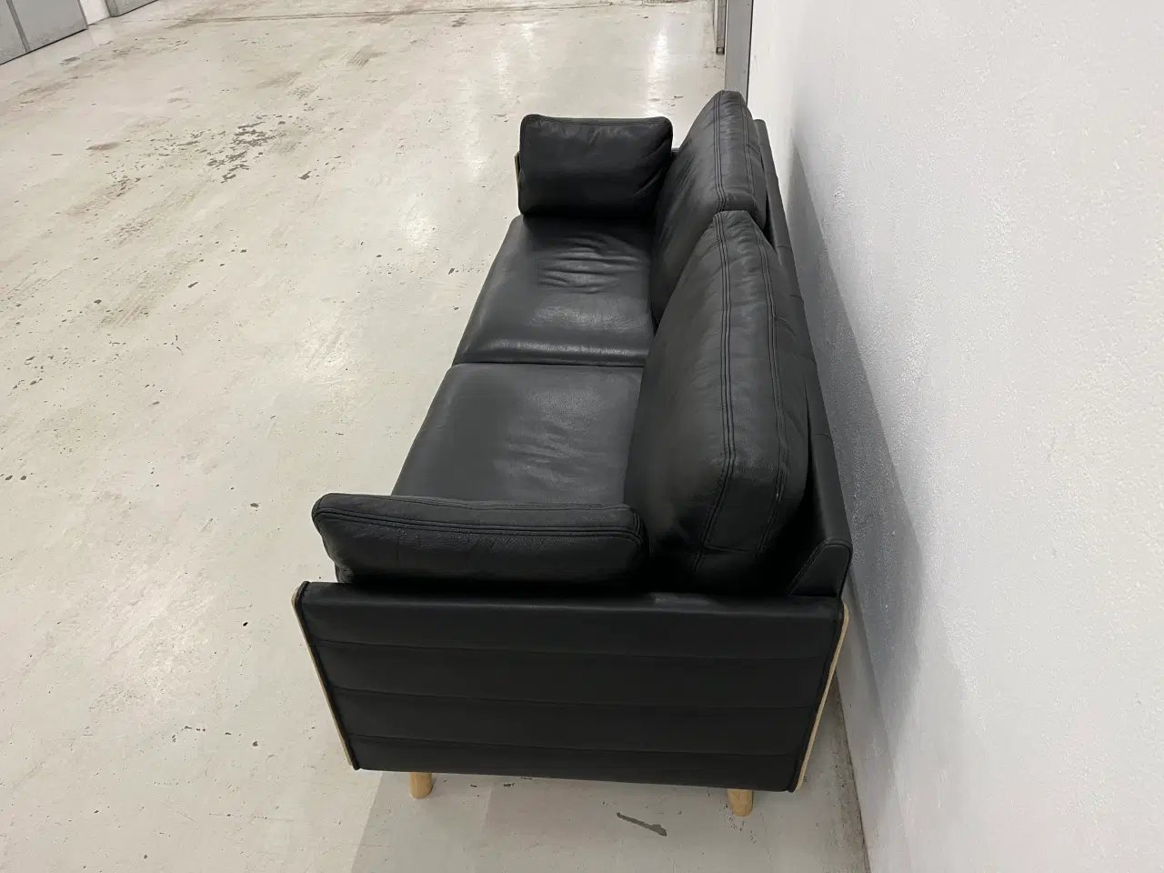 Billede 9 - Horisont BD 3 Pers.Sofa i sort semianilin læder.