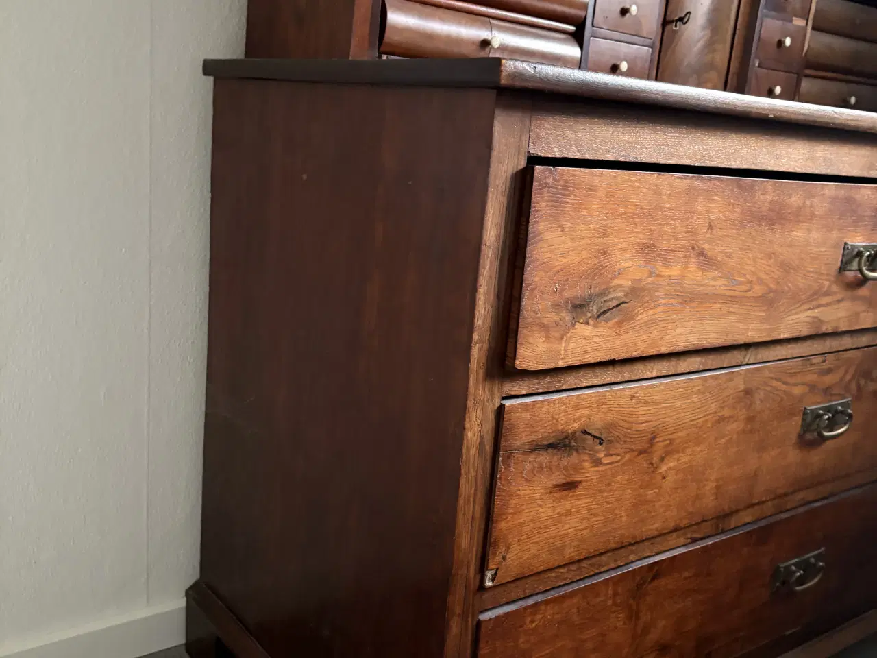 Billede 2 - Chartol med skuffer, skriveplade og mange små rum