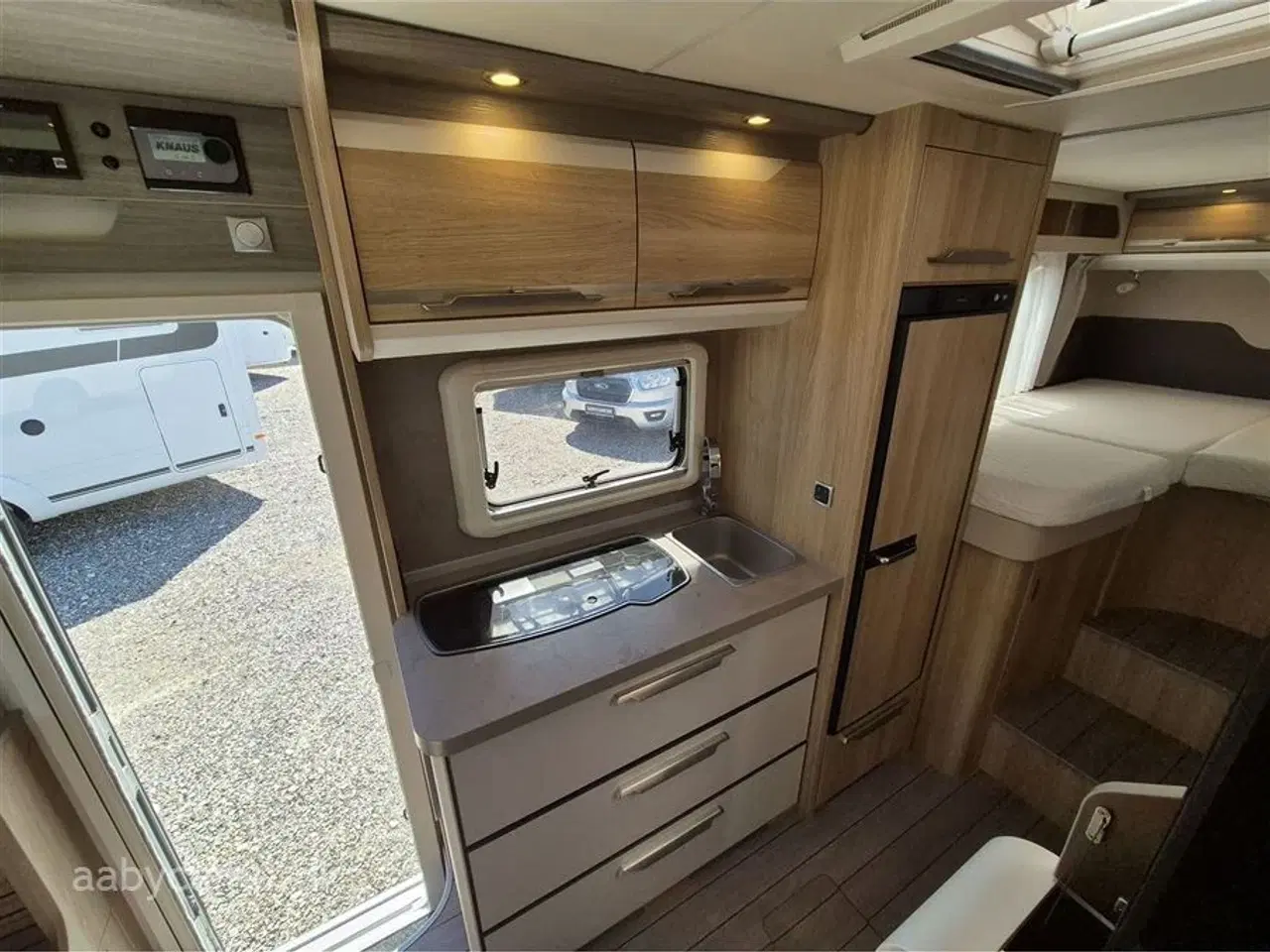 Billede 10 - 2018 - Knaus Sky I 650   Egoist Camper med god indretning. solceller. batteri. tv. el-markise. og el-trin.