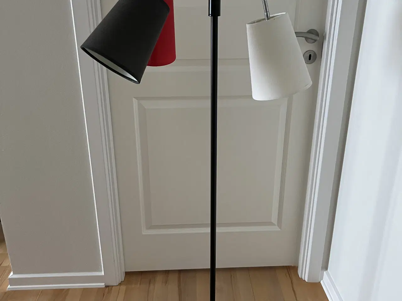 Billede 1 - Gulvlampe Sort Med R-S-H Skærme