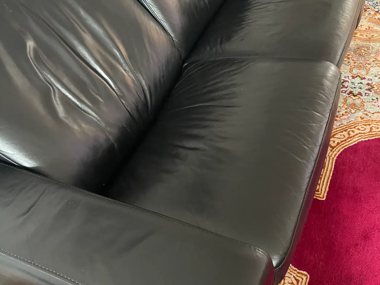Billede 3 - Stresslet 2  prs sort læder sofa 
