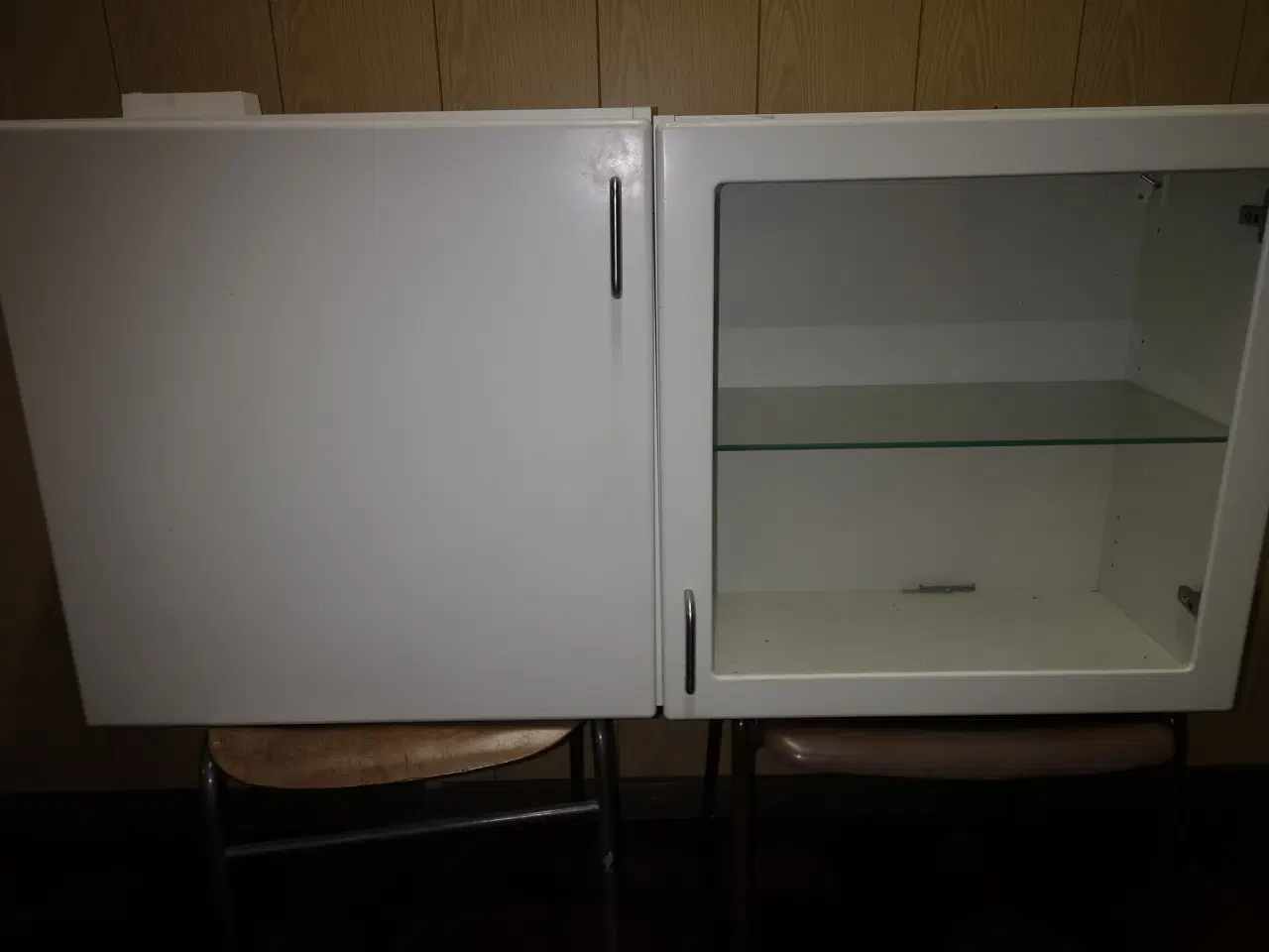 Billede 1 - 2 hvide overskabe 60 x +60 cm