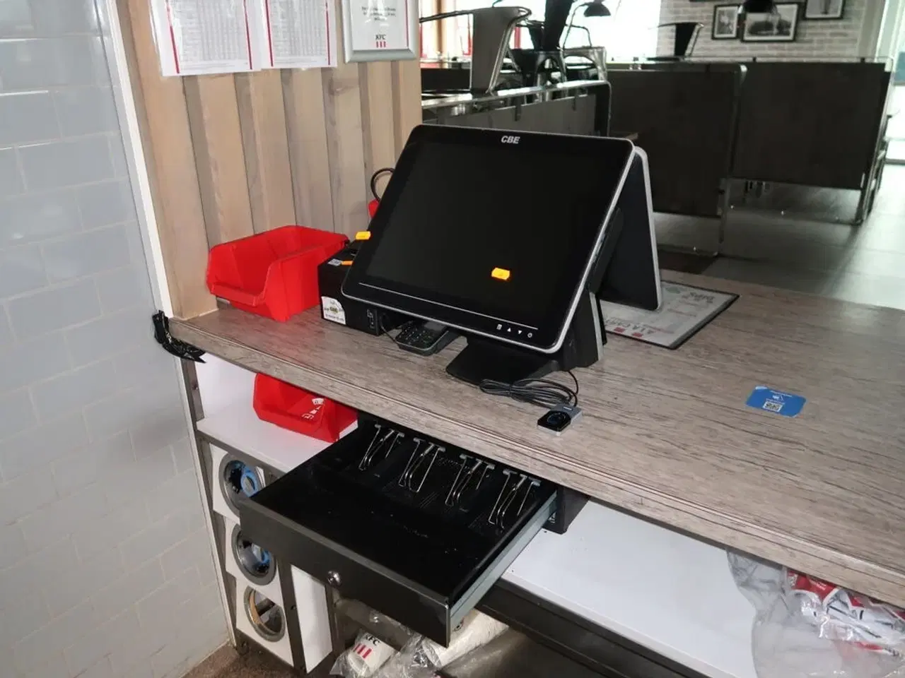 Billede 1 - Kasseapparat CBE, bonprinter, pengeskuffe m.m. (betalingsterminal medfølger ikke)