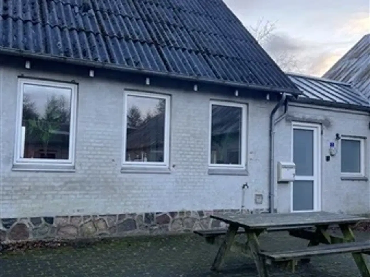 Billede 1 - Møbleret hus udlejes i Billund.