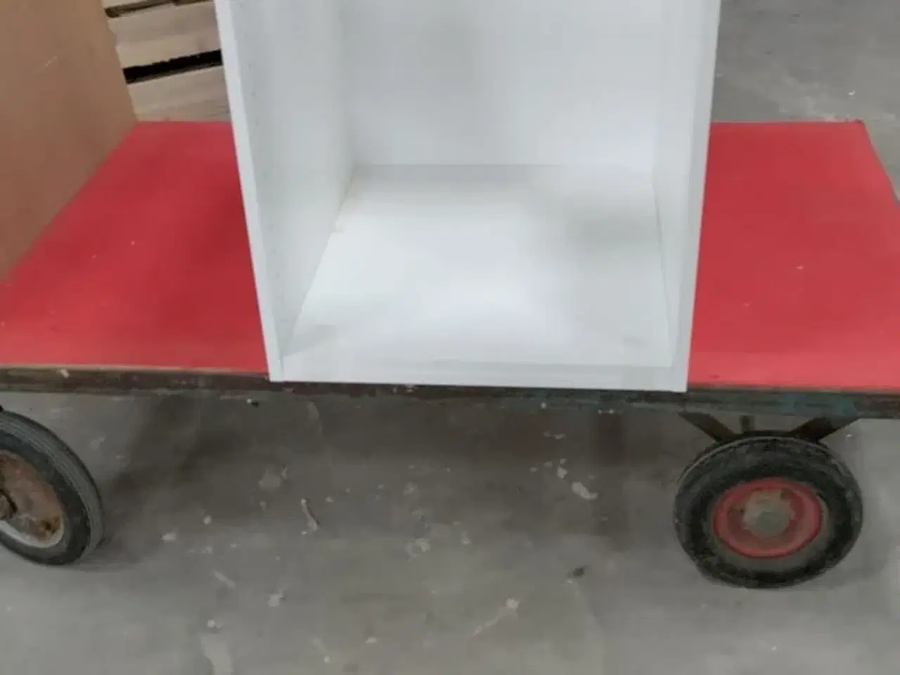 Billede 7 - 4 stk. usamlet underskabe H: 70,4 x B: 50 x D: 58,1 med 4 hylder