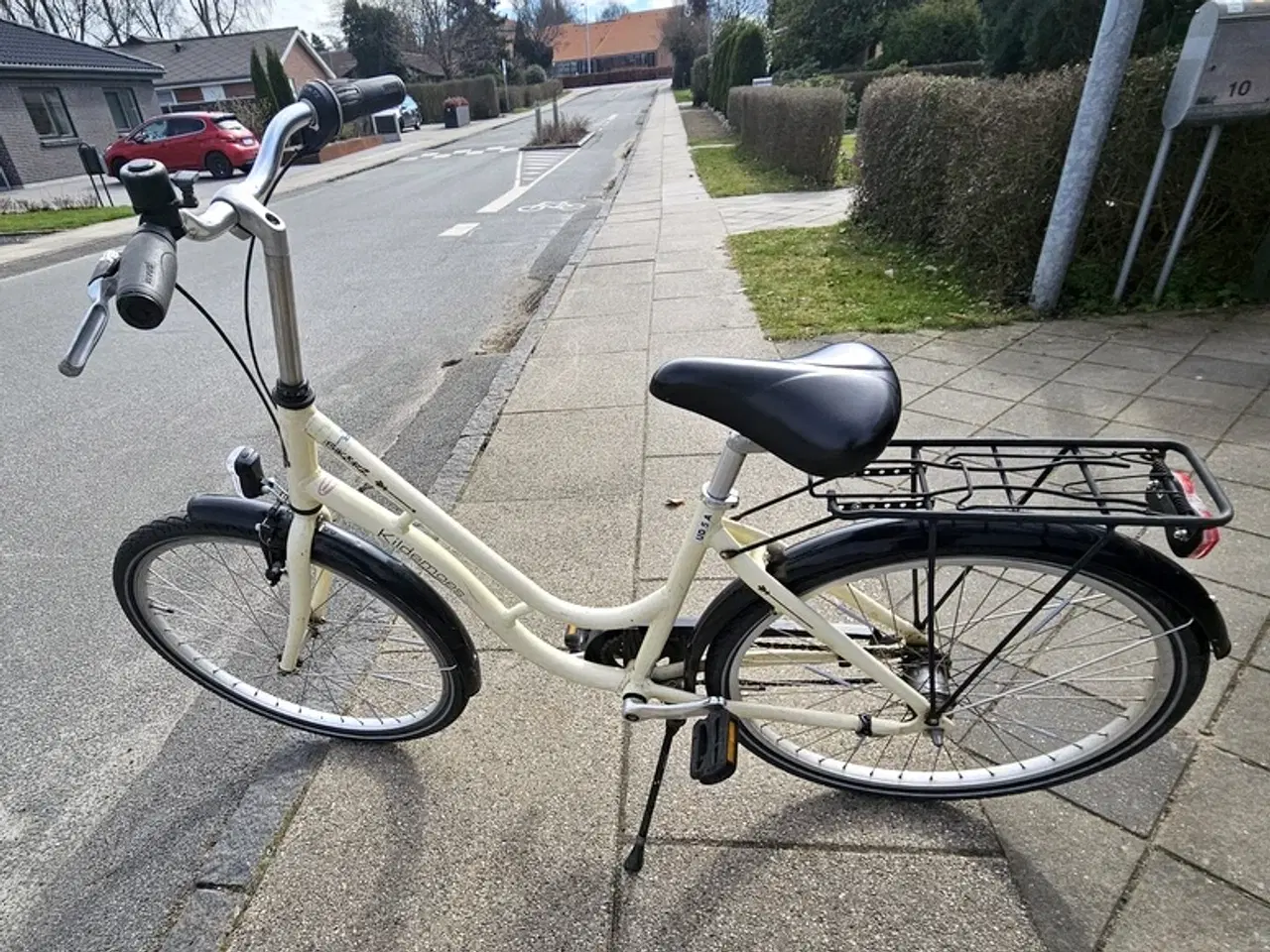 Billede 2 - Kildemoes pigecykel, bedstemormodel. 