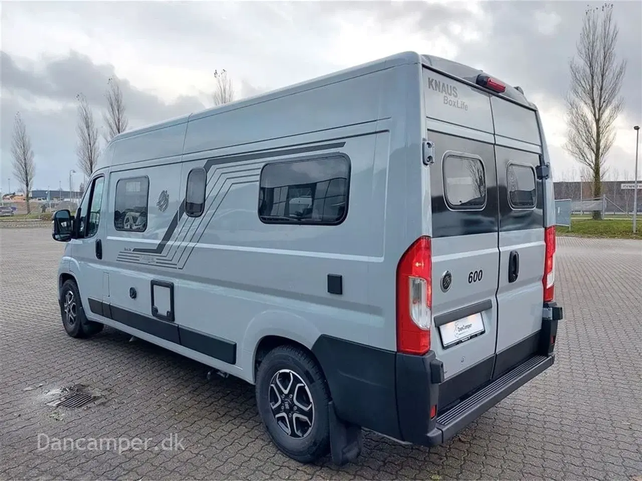 Billede 14 - 2024 - Knaus Boxlife 600 ME Platinum Selection 140 Hk 8 trins aut.gear, adoptiv fartpilot, under 6 meter, man ligger på langs i den store hæve/sænkbar seng