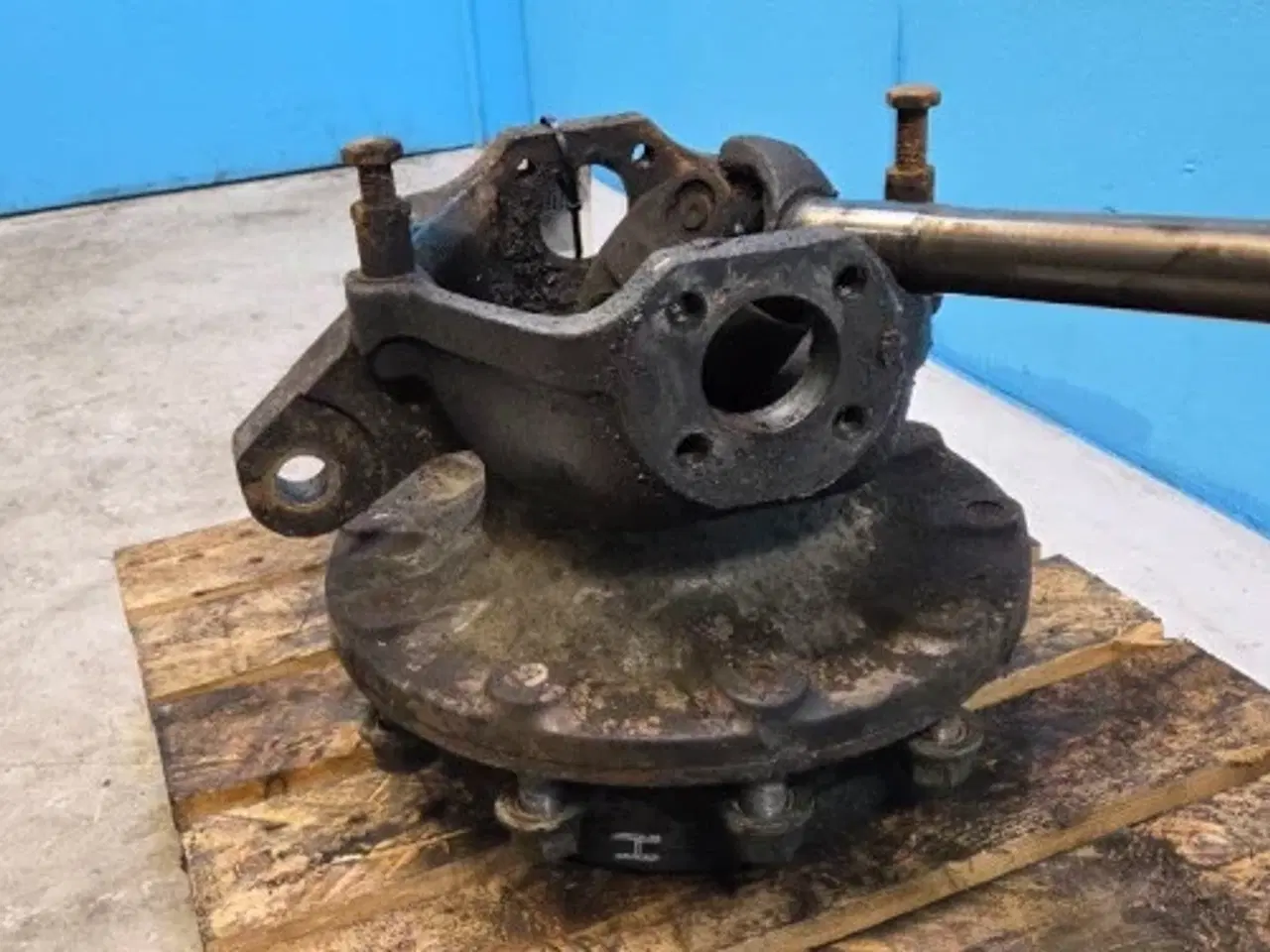 Billede 15 - New Holland LB115B Hjulnav R. 85821290 