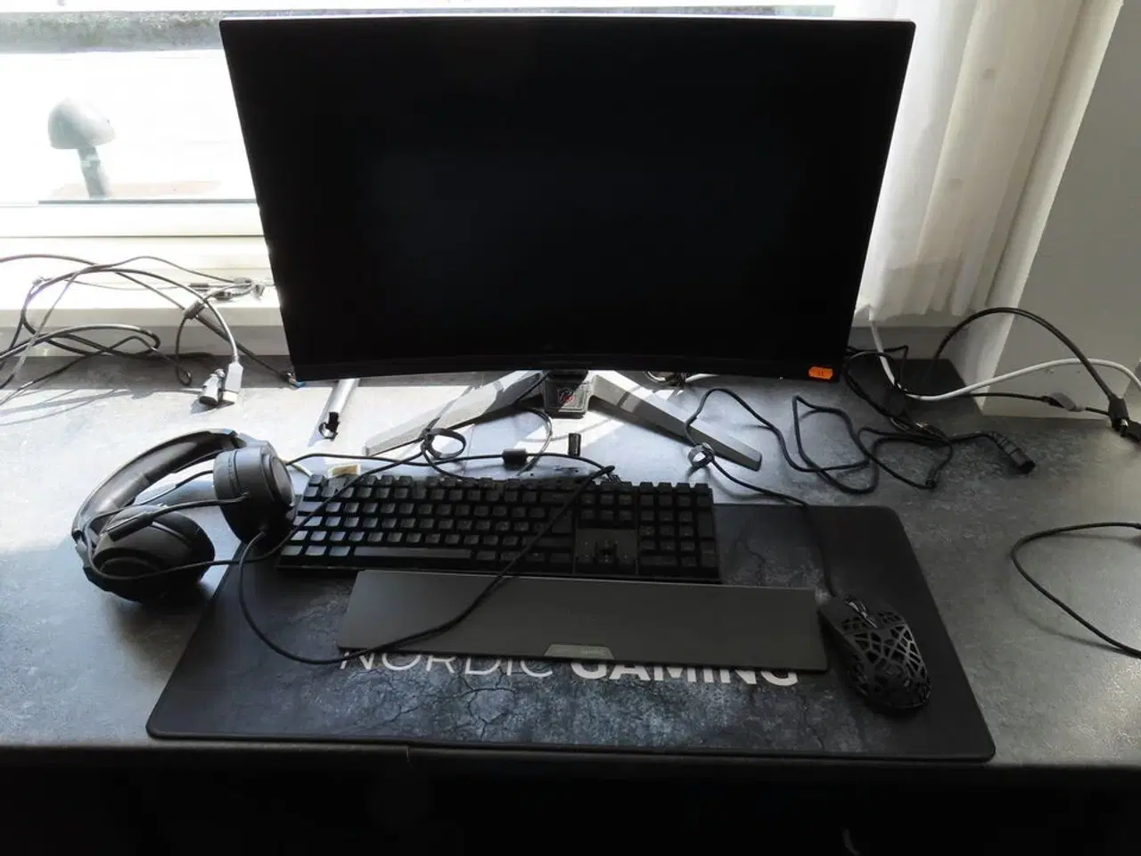 Billede 1 - 27" curved gaming monitor, ASROCK PHANTOM GAMING pg27f15rs1a