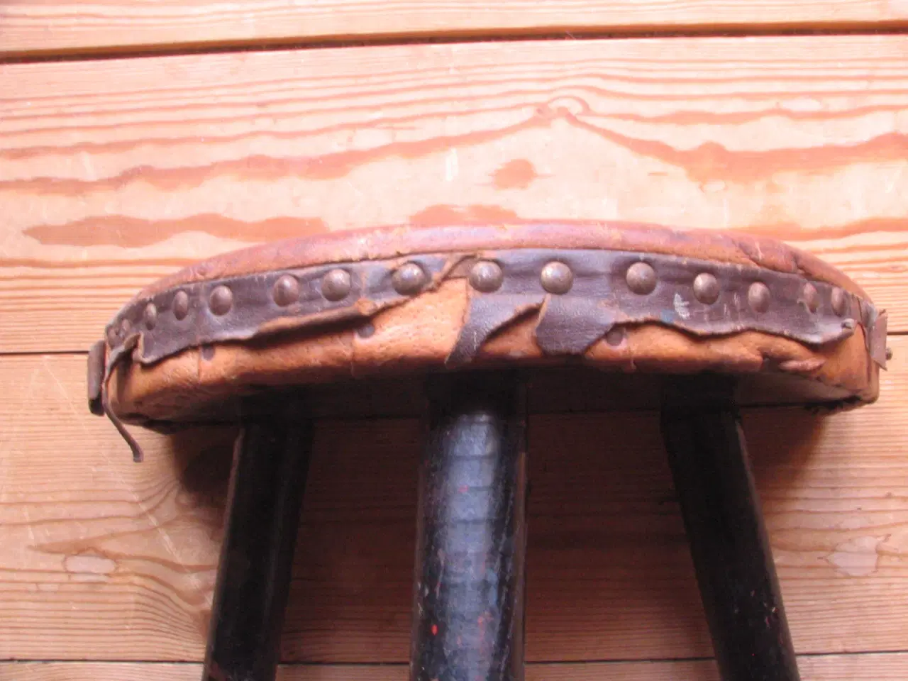 Billede 5 - Trebenet Skammel af træ. Over 40 år gammel