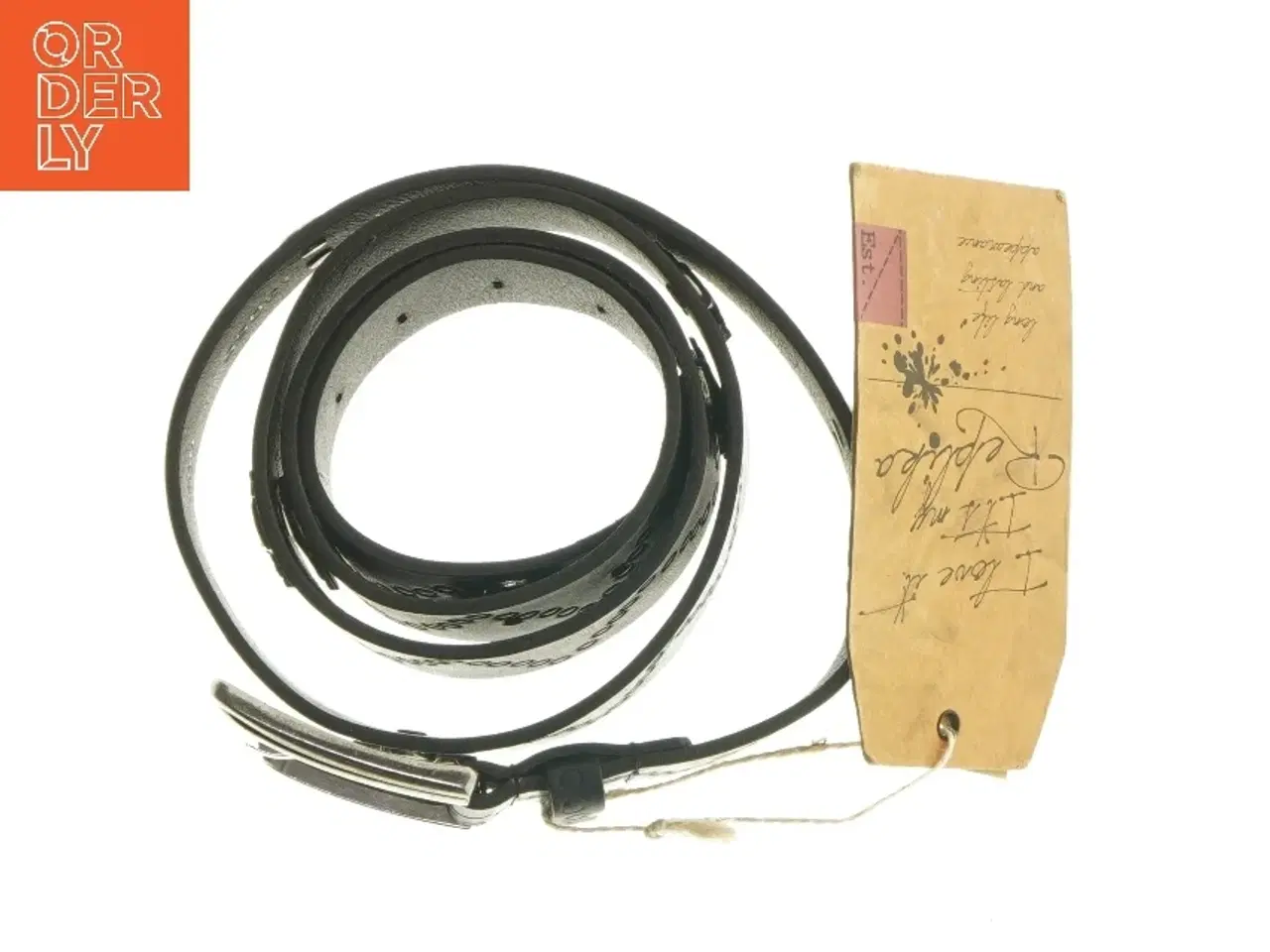 Billede 3 - Sort læderbælte med kors og kranie logo fra Replika (str. 115 cm)