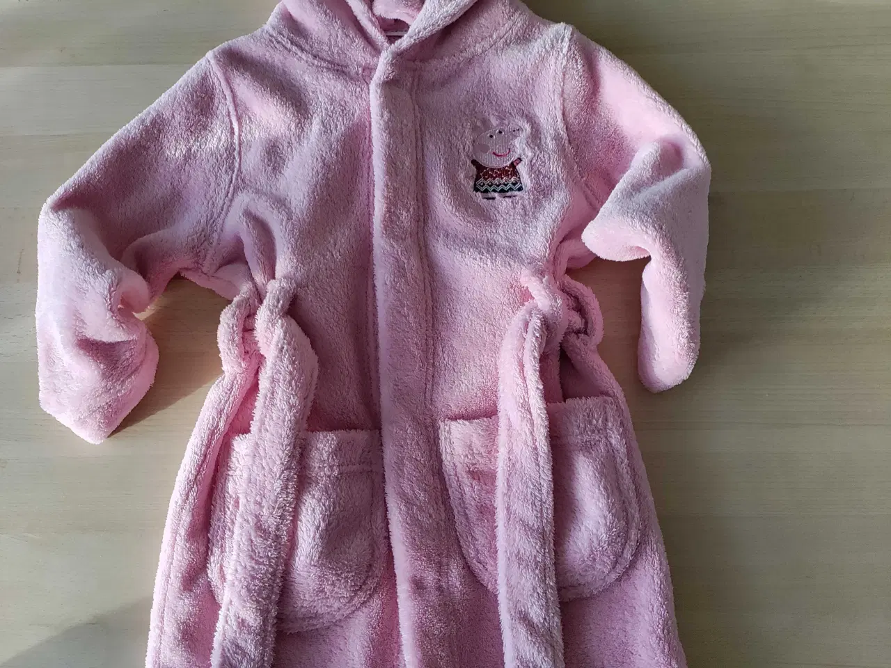 Billede 2 - Gurli Gris badekåbe str 104