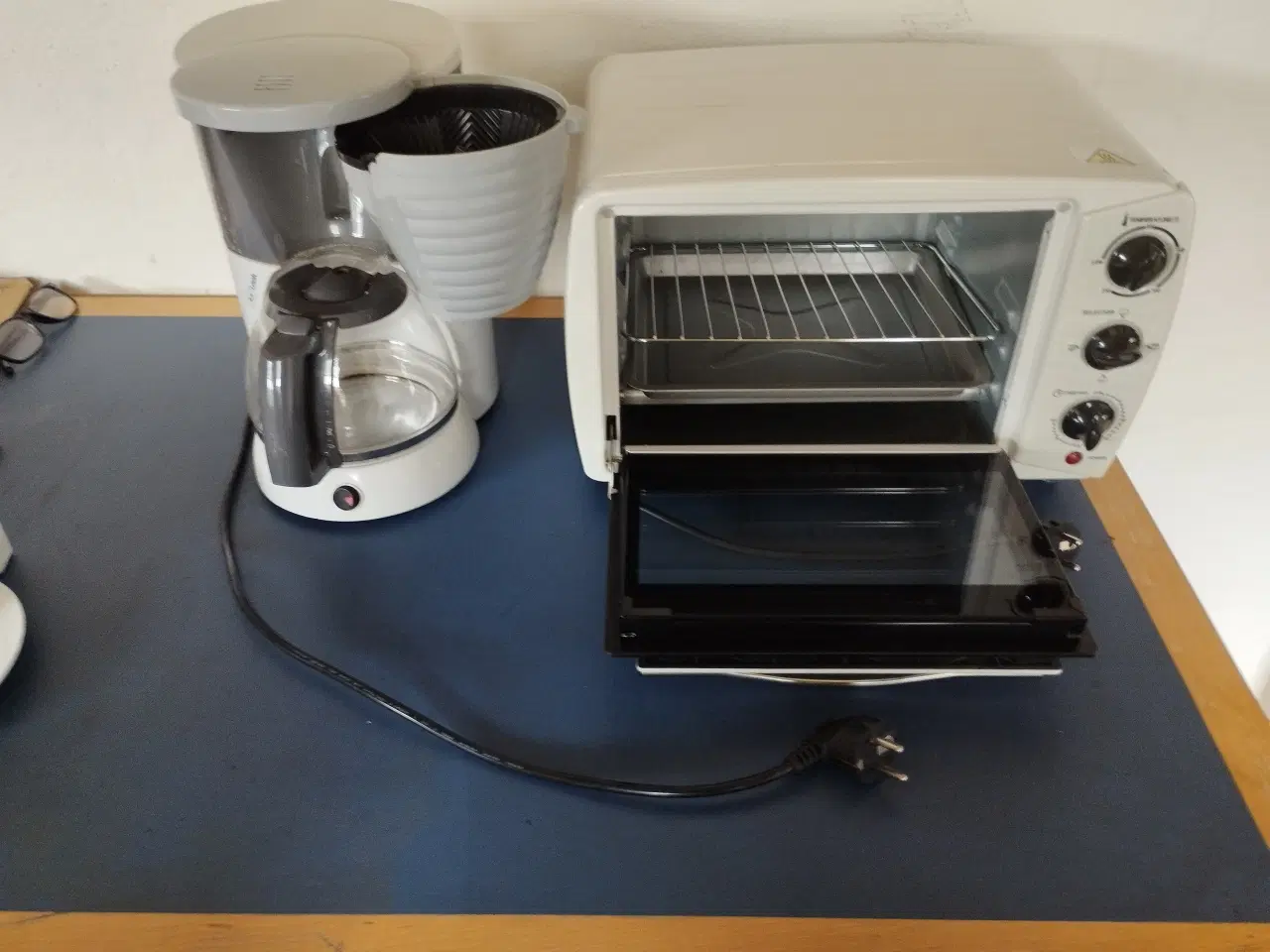 Billede 2 -  Lille ovn og kaffemaskine i  pæn stand