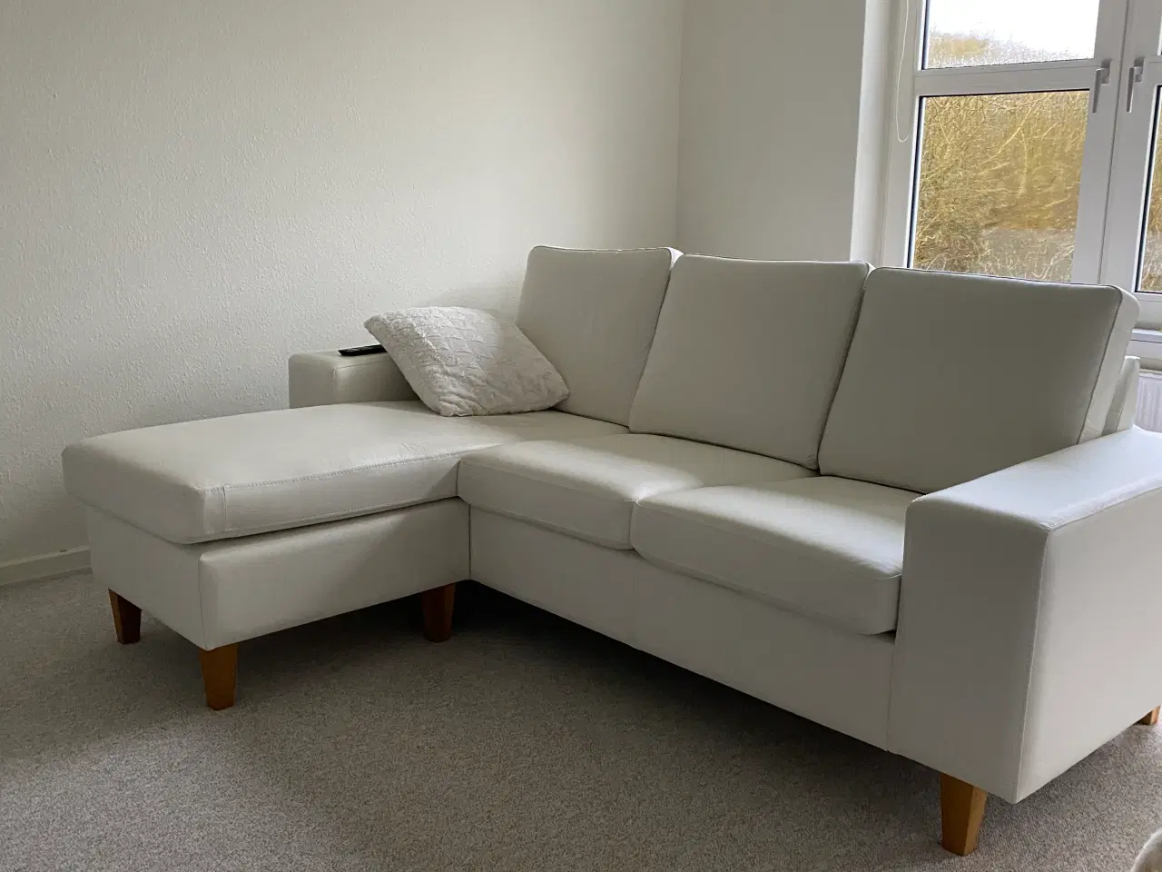 Billede 1 - Hvid læder sofa med chaiselong