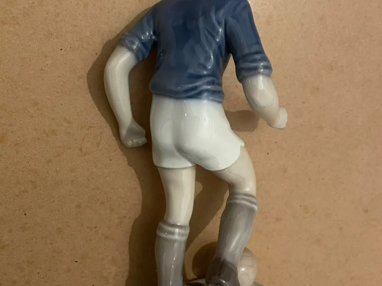 Billede 5 - Stor figur Fodboldspiller , B&G porcelæn