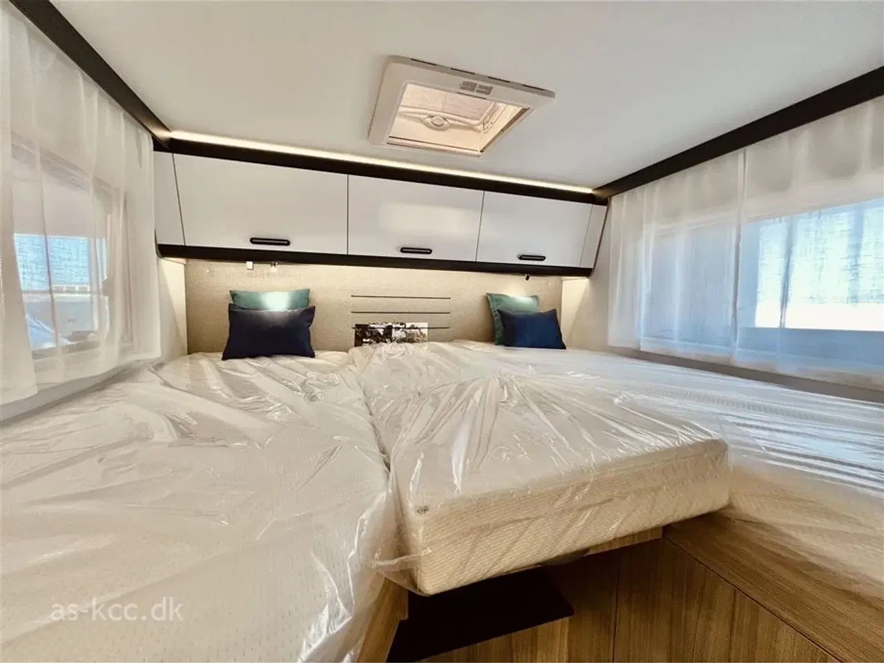 Billede 15 - 2024 - Sun Living S 65 SL   Lille Sun Living Autocamper med to enkelt senge.