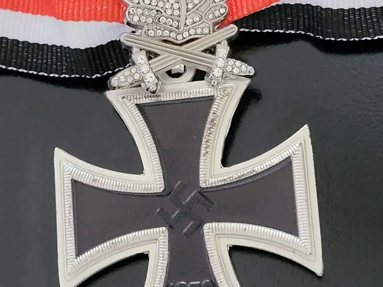 Billede 2 - Jernkorsets Ridderkors i sølv(farvet) vedhæng