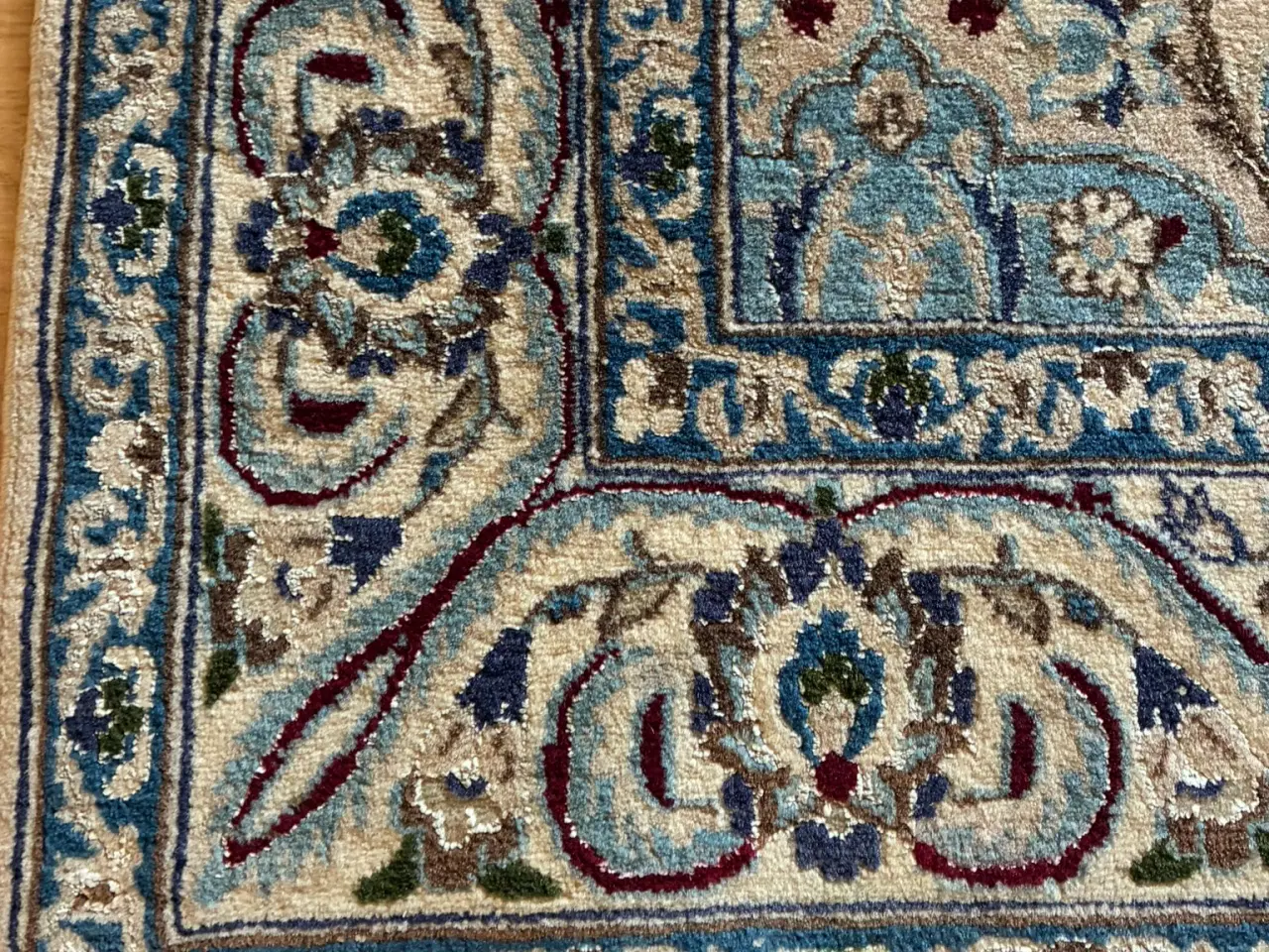 Billede 4 - Persisk tæppe med blomstermønster