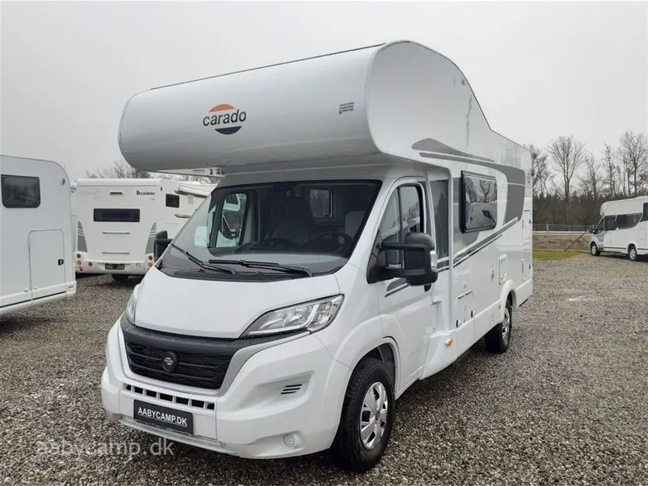 Billede 4 - 2022 - Carado A361   Alkove model. 6 selepladser. elekstrisk trin. cykelstativ til 4 cykler.