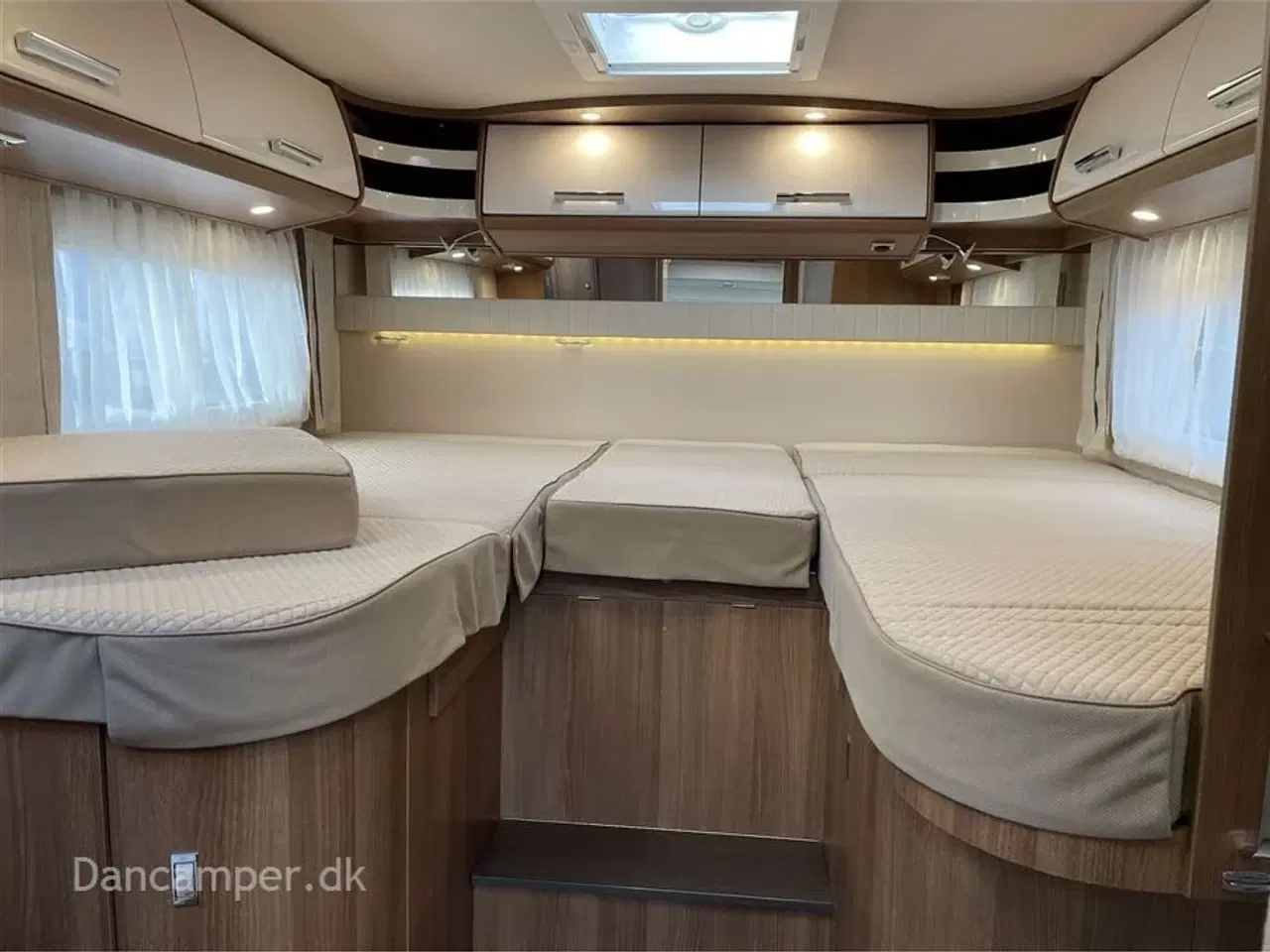 Billede 33 - 2020 - Carthago c-tourer I 144 LE   Fantastisk helintegreret autocamper. 9-trins automatgear, automatisk klimanlæg i førehuse, Multimediasystem inkl. navigation og DAB+