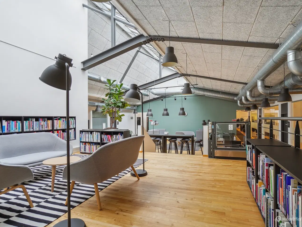 Billede 16 - Indbydende lejemål med åbent kontormiljø