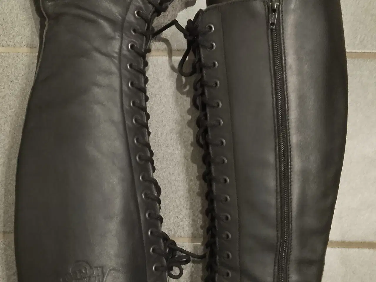 Billede 2 - Dr. Martens - lange læder støvler