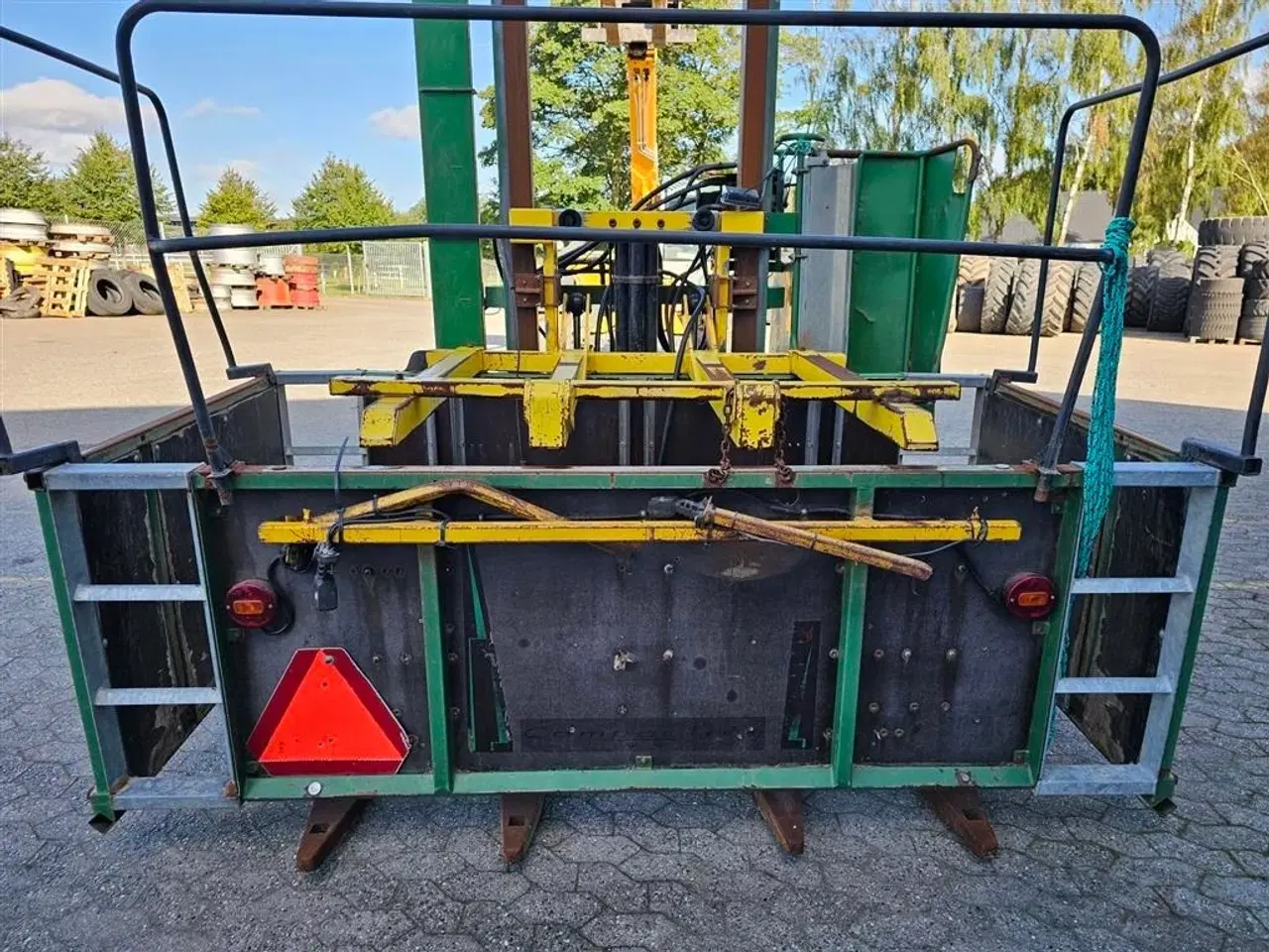 Billede 4 - CompacTree Pakkemaskine Med elevator i venstre side