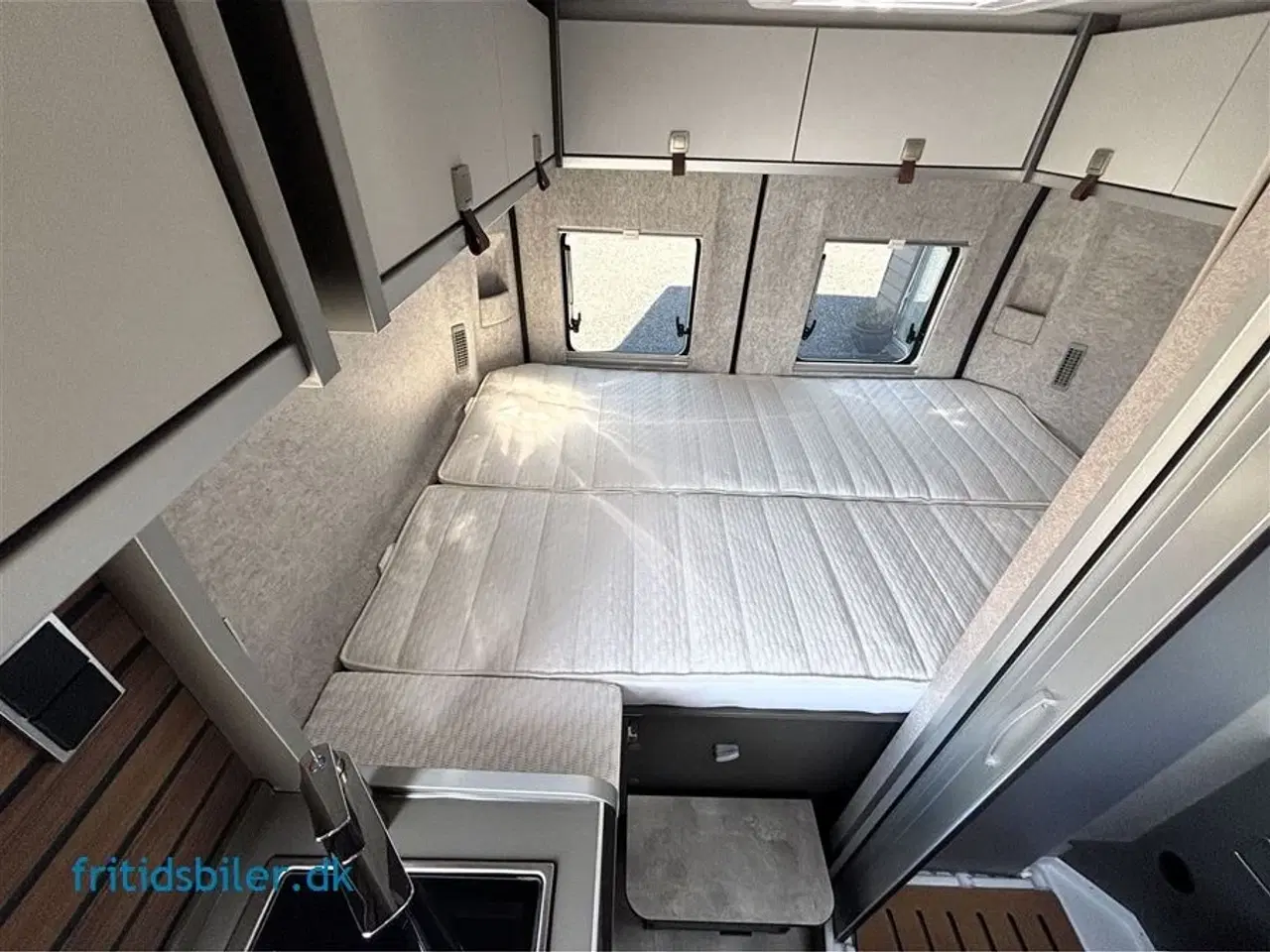 Billede 5 - 2024 - Hymer  140 Hk   Hymer Ayers rock top modellen af Hymers campervan på KUN 541 cm.