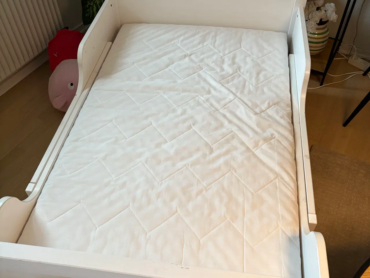Billede 1 - Junior seng fra ikea