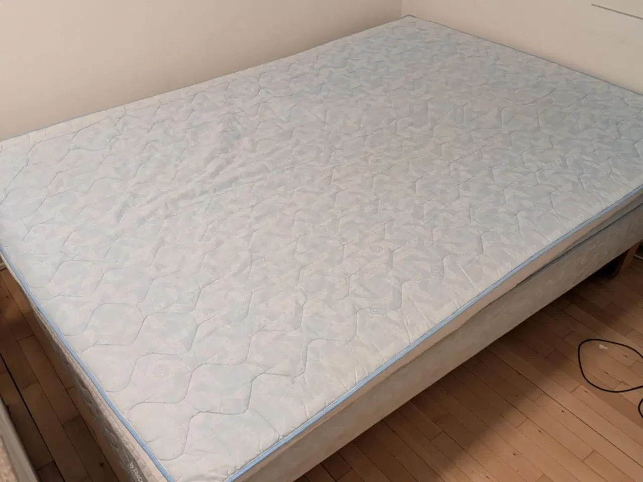 Billede 2 - Seng med Zibocare Topmadras 