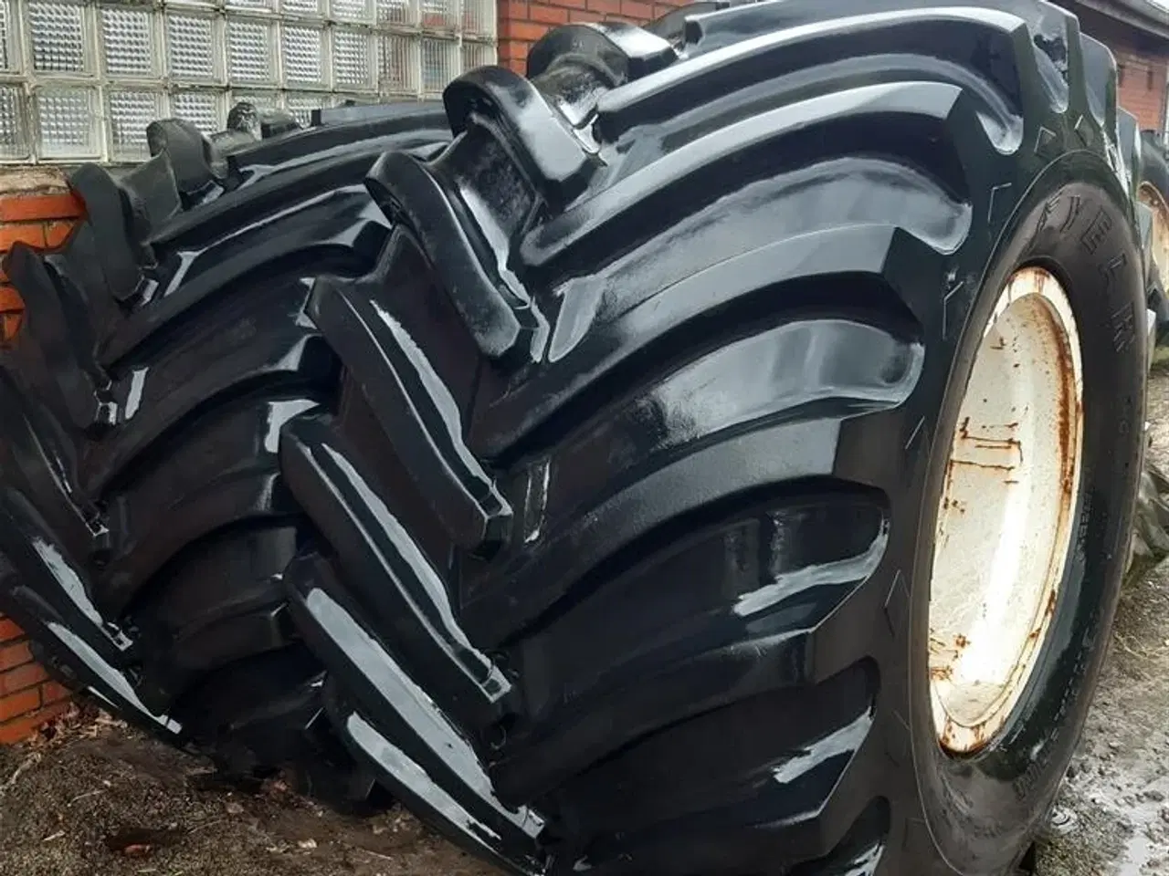Billede 2 - Goodyear Terradæk 73x44.00-32 NHS 2 stk. mejetærsker dæk med 10 hul fælge.