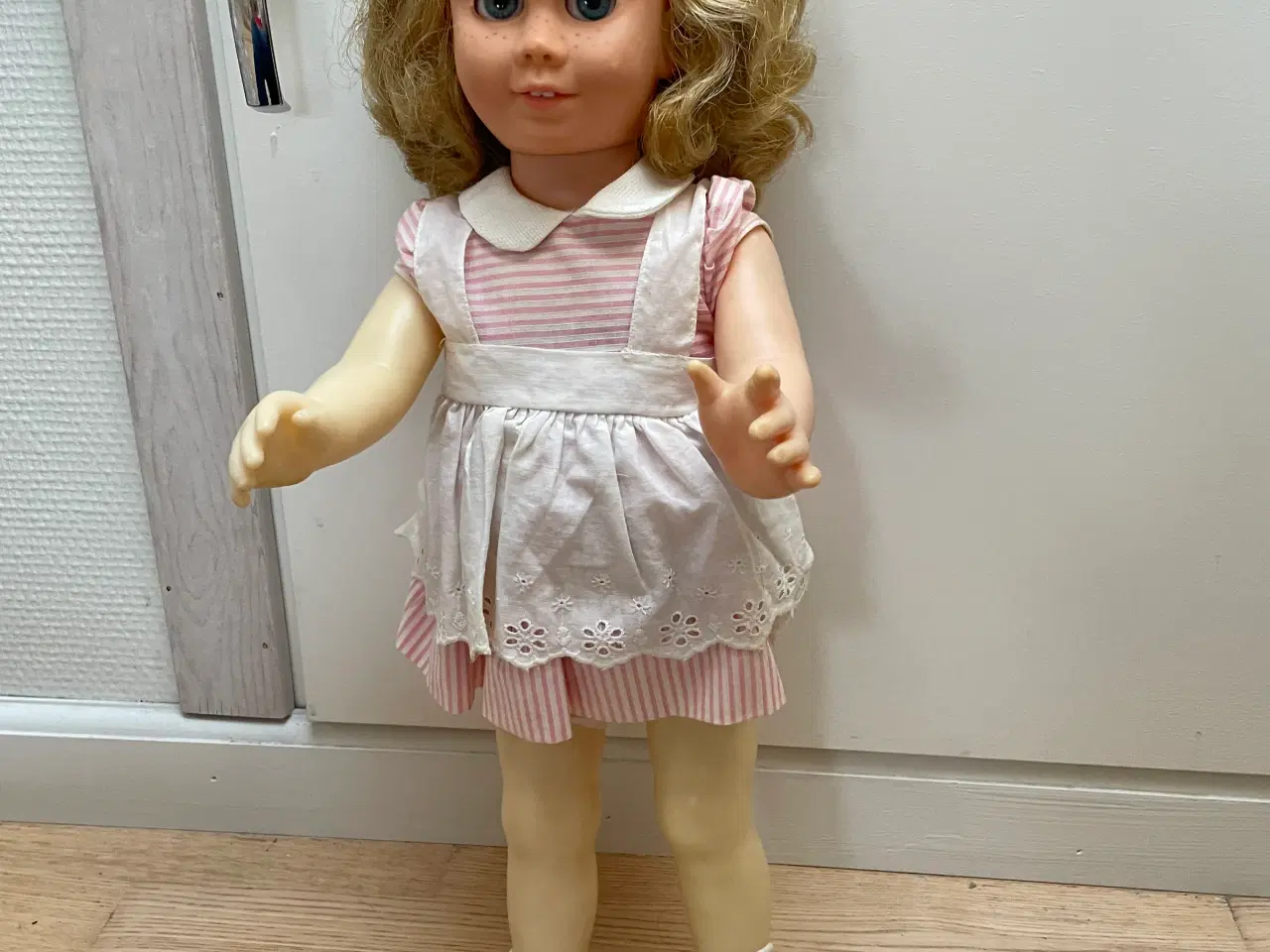 Billede 1 - Gammel dukke fra Mattel 