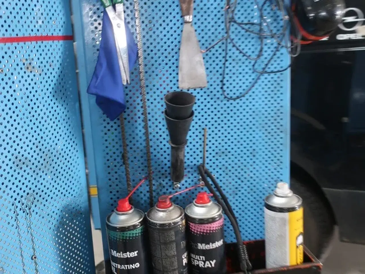 Billede 9 - Værktøjsskab med indhold