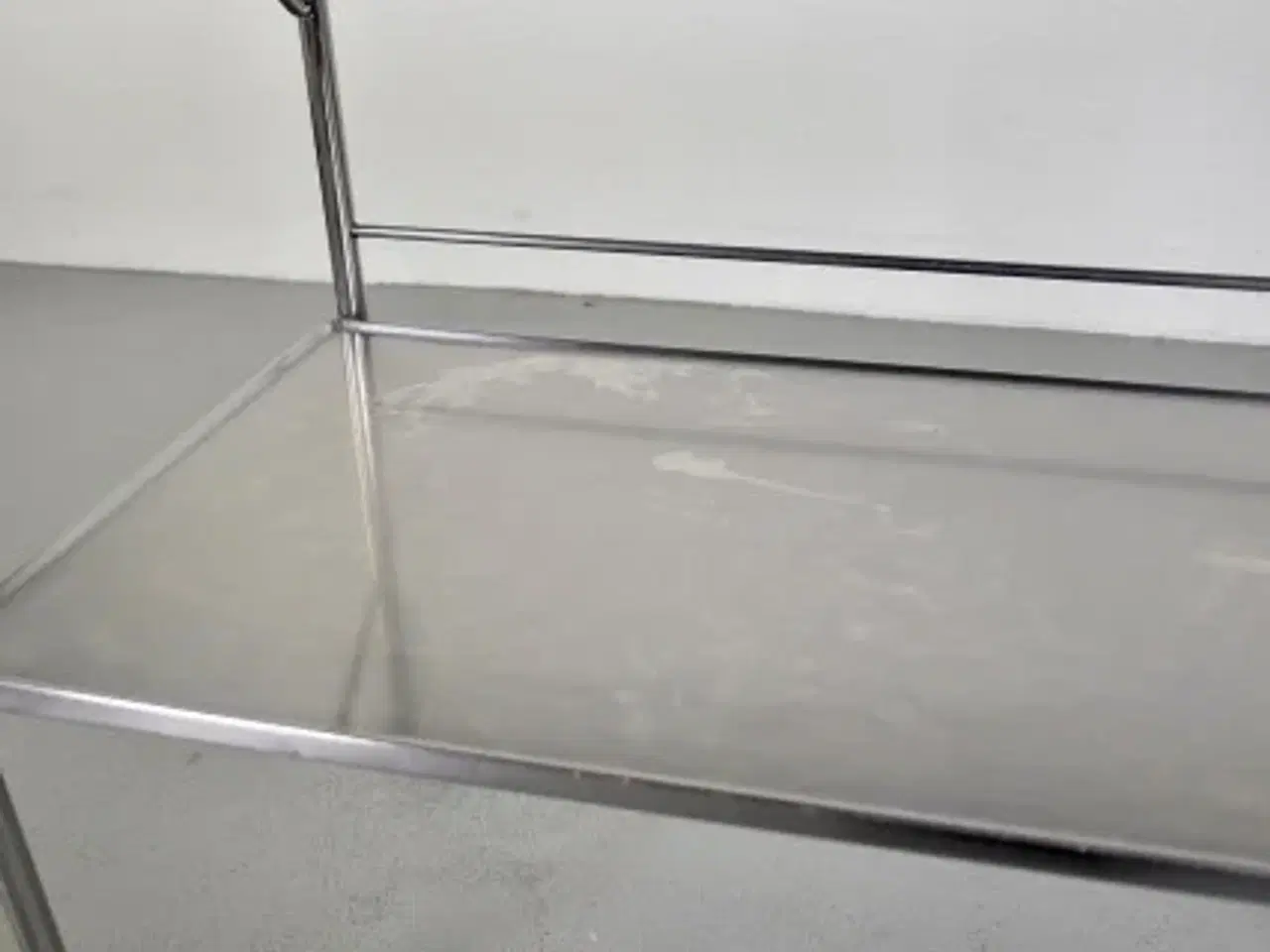 Billede 9 - Rullebord i stål med to hylder, 100 cm.