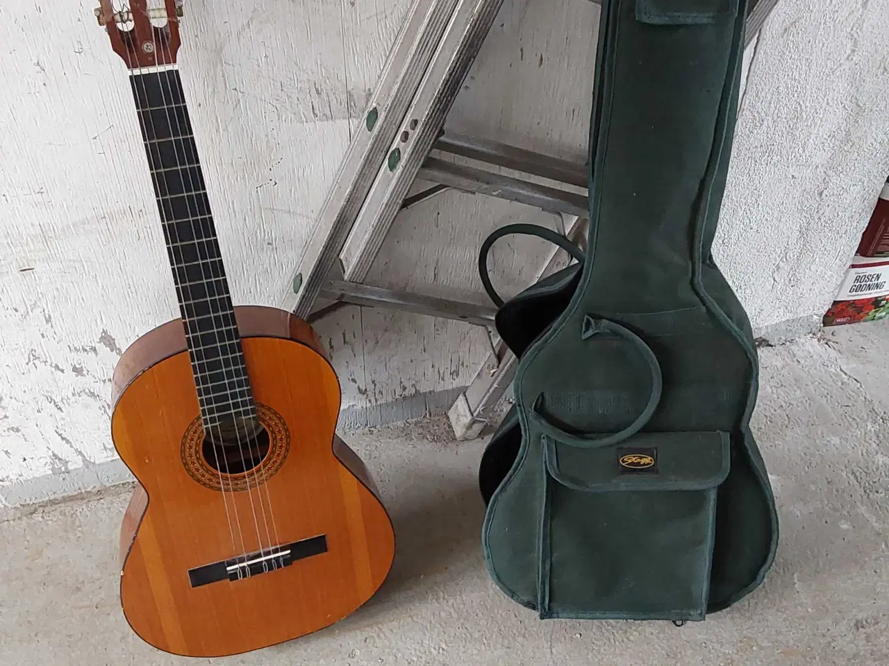 Billede 1 - Guitar Akustisk  med transport mappe