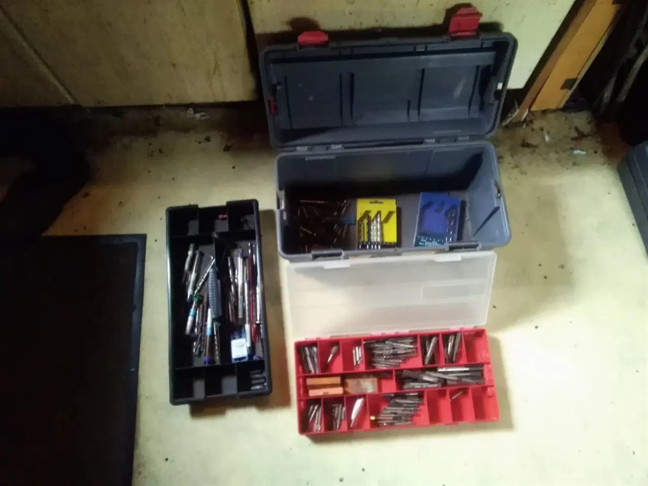 Billede 1 - Værktøjskasse m snittappe rivaller slibere oma OK