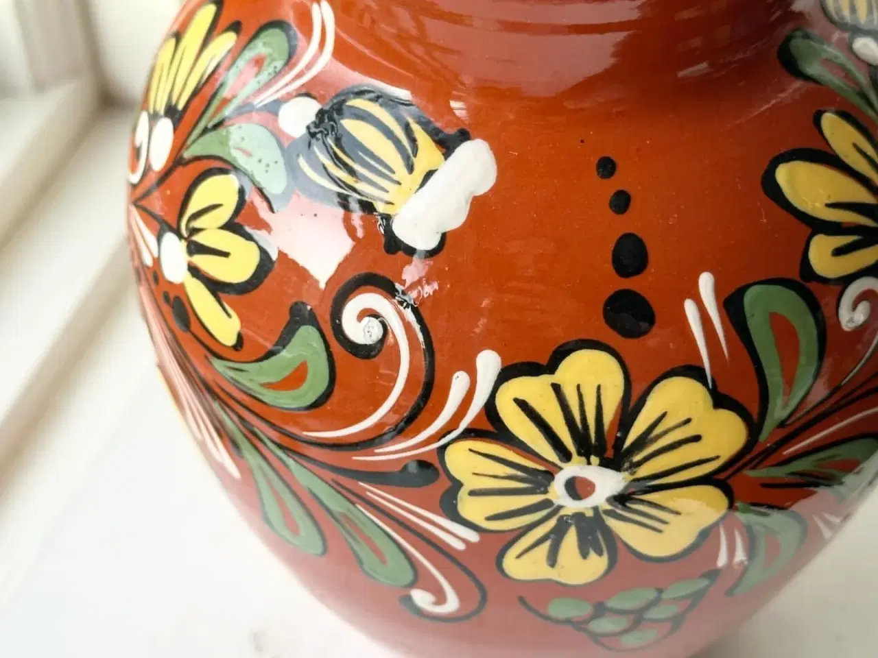 Billede 8 - Keramikvase m folklore-mønster