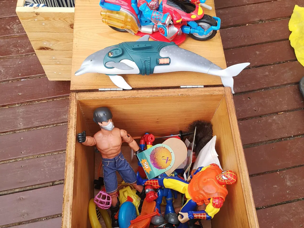 Billede 1 - En hel kasse legetøj - actionhelte m.m.