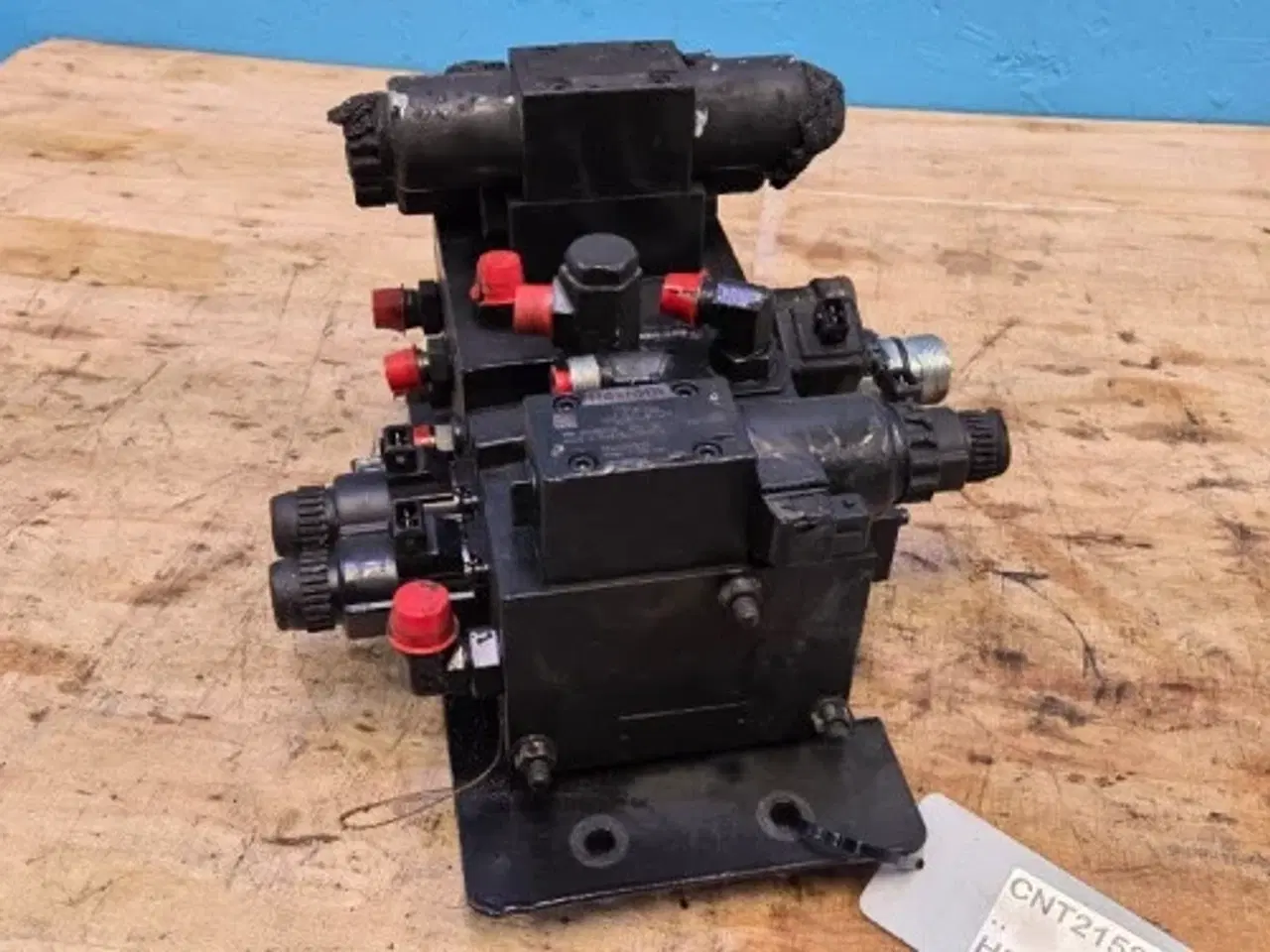 Billede 17 - New Holland CR9.90 Hydraulikventil 84457511