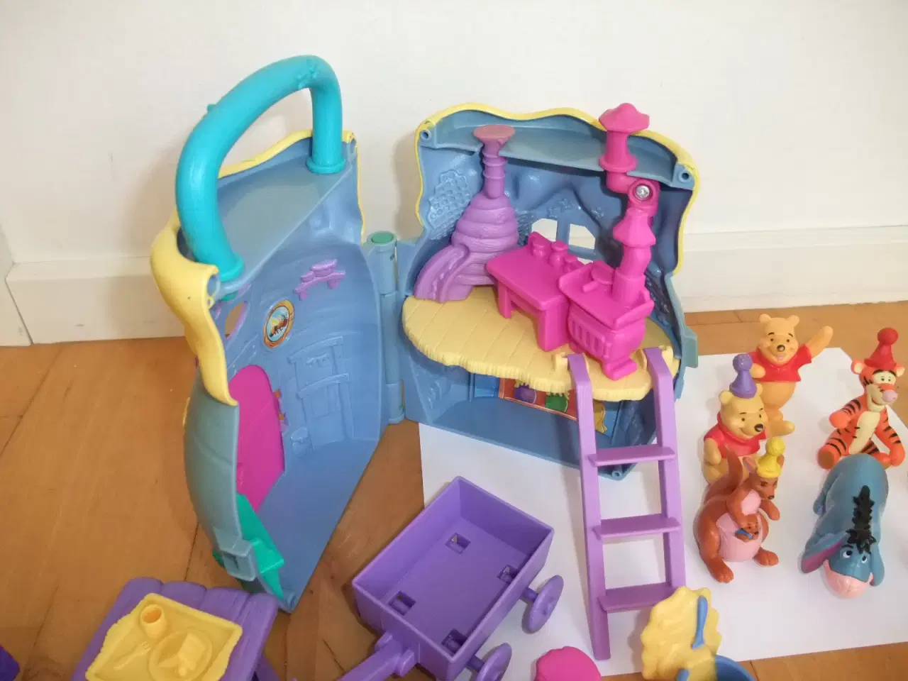 Billede 4 - Peter Plys Hus+Figurer