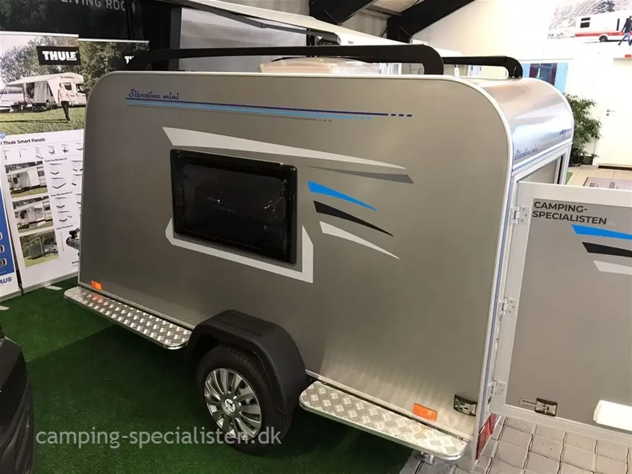 Billede 4 - 2024 - Tomplan Silverline Mini    NY Mini campingvogn Den populære Silverline i model 2024 - dobbelt seng - Camping-Specialisten.dk