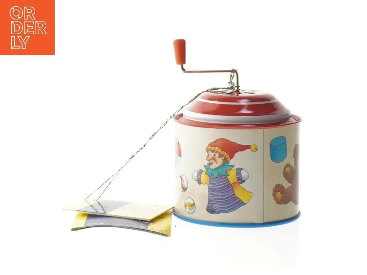 Billede 1 - Ny spilledåse med små tegneseriemotiv fra Cause (str. Ø 7,5x8 cm)