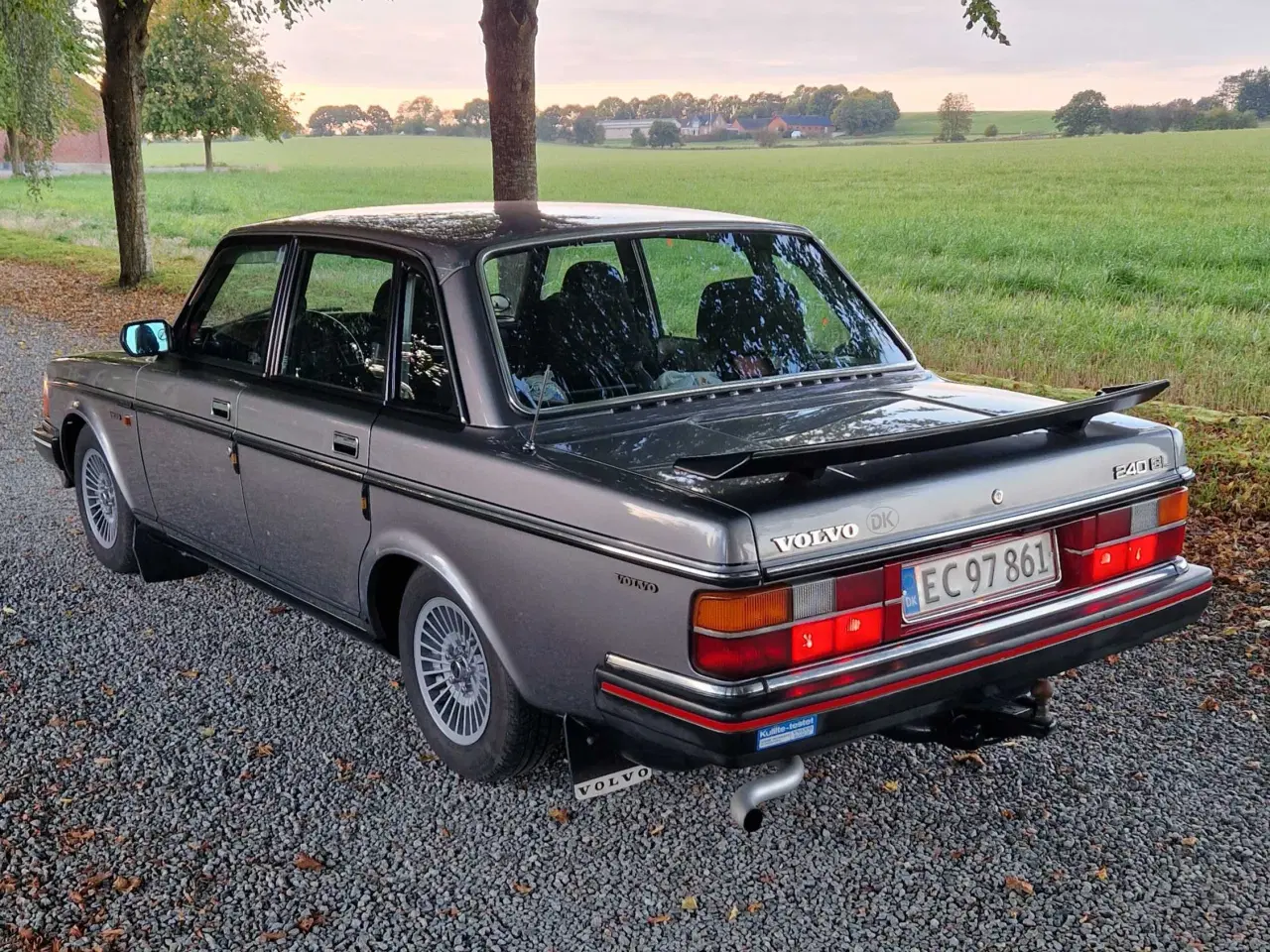 Billede 4 - Volvo 240 GL - topudstyret 