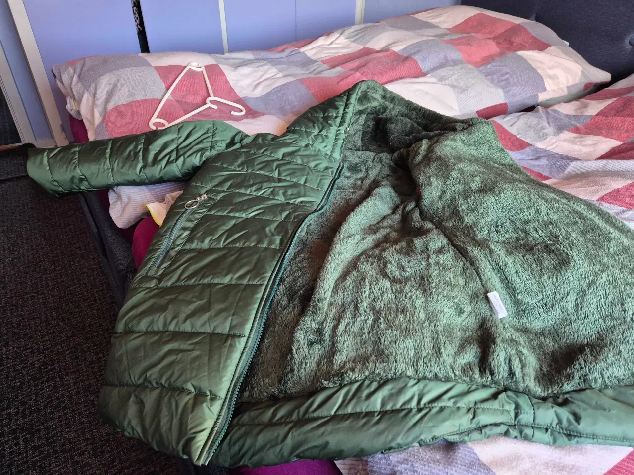 Billede 2 - Vinterfrakke med plydsfoer