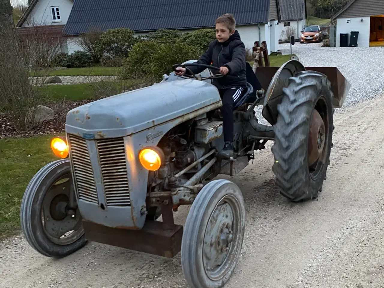 Billede 3 - Ferguson 31 benzin - med nye bagdæk, starter m.m.