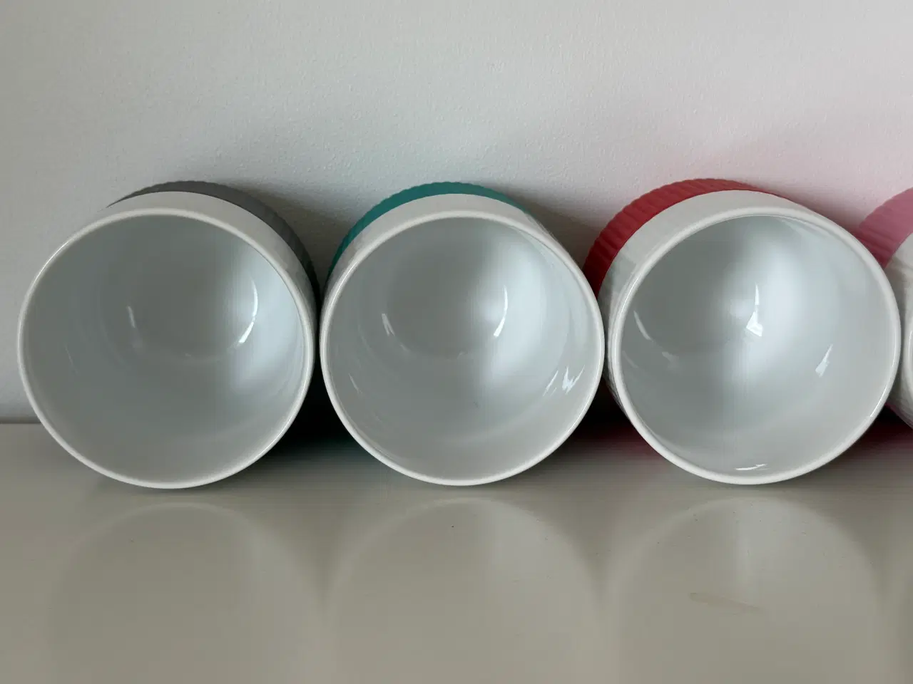 Billede 6 - 6 Royal Copenhagen Krus i forskellige farver.