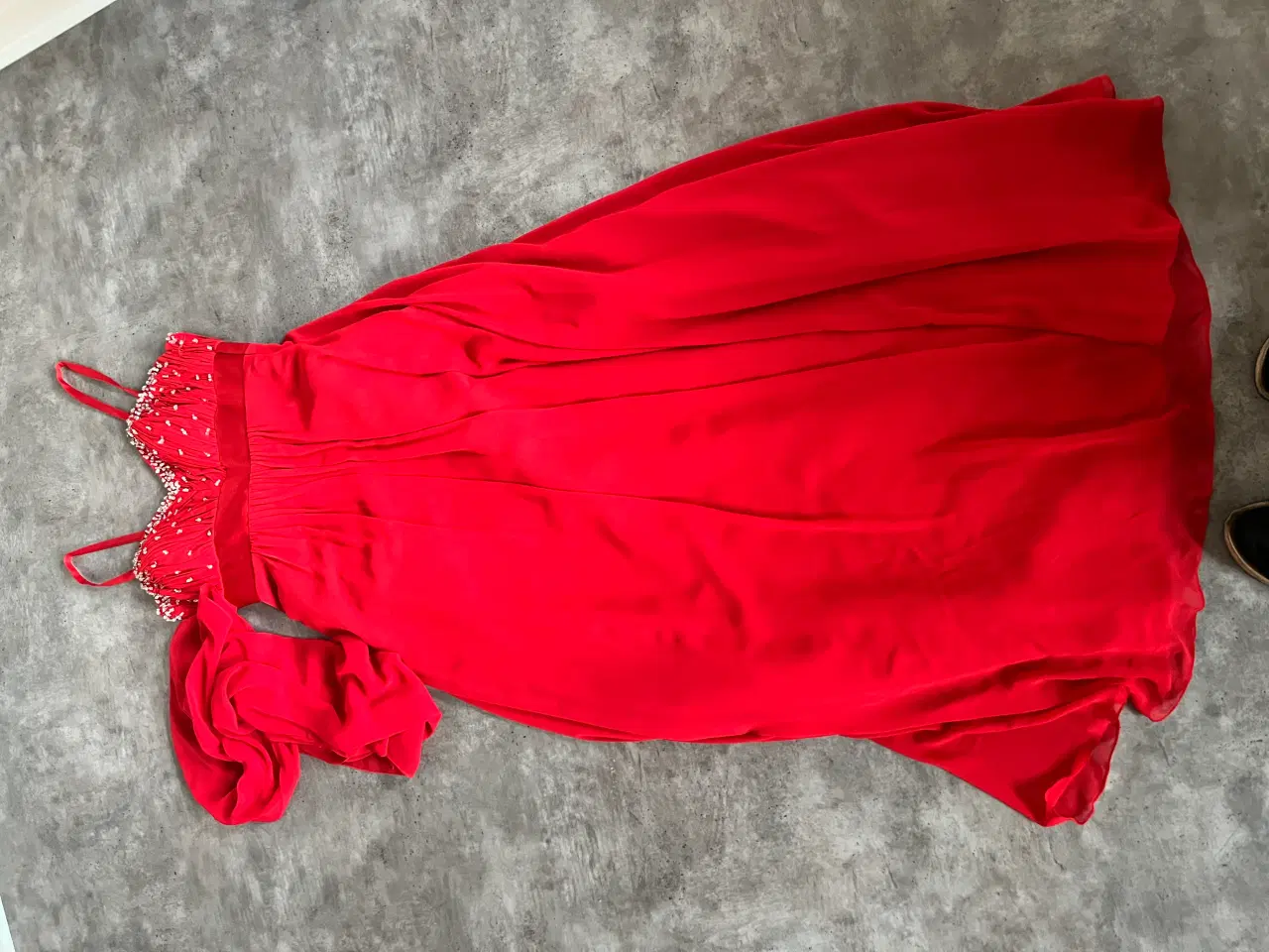 Billede 3 - Rød med pynte sten bar ryg