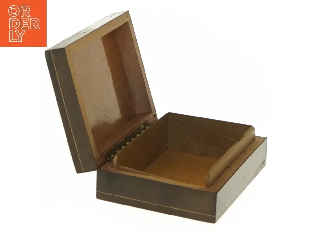 Billede 2 - Trææske med indlagte træfigurer (str. 10x8x3,5 cm)